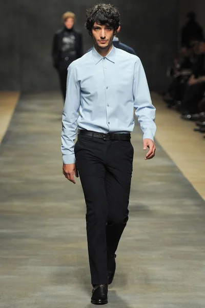 Look 30